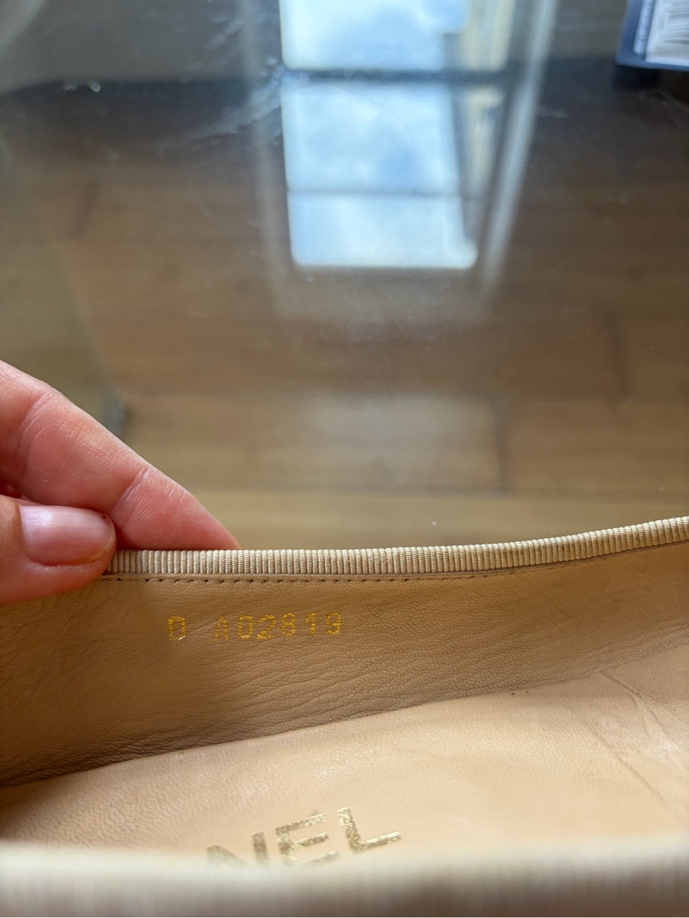 CHANEL Beige Leather Ballet
Flats with Black Cap authentic✨Size 38 Eur - Picture 4 of 11
